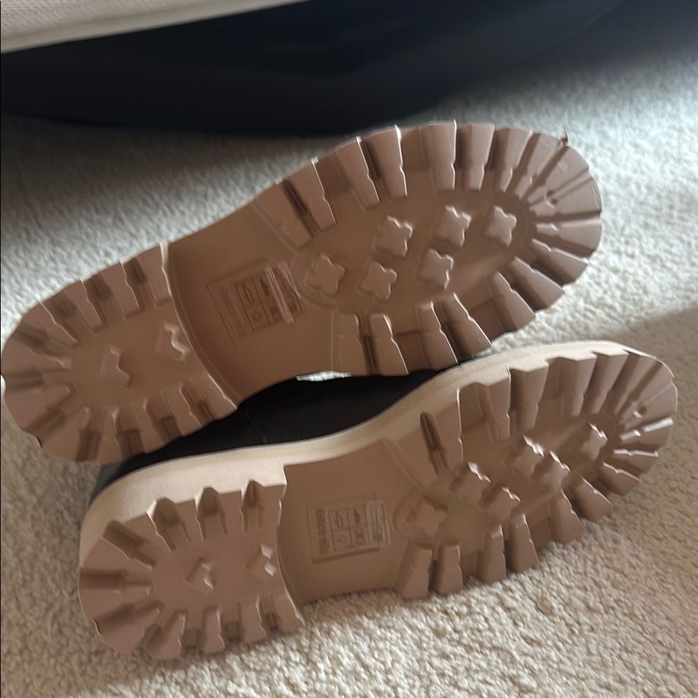 Dolce Vita Moana H20 Onyx Leather Boots - Picture 4 of 6